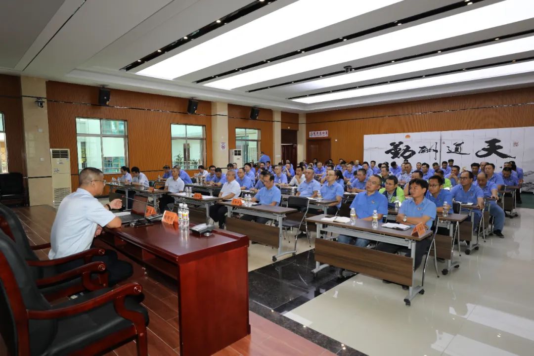 乐天使党委书记刘明东讲授主题教育专题党课